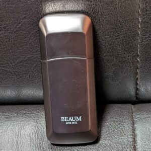 アピックス ANC-B01 本体の斜めからの全体写真。マットな質感とBEAUMのロゴが特徴のデザイン。